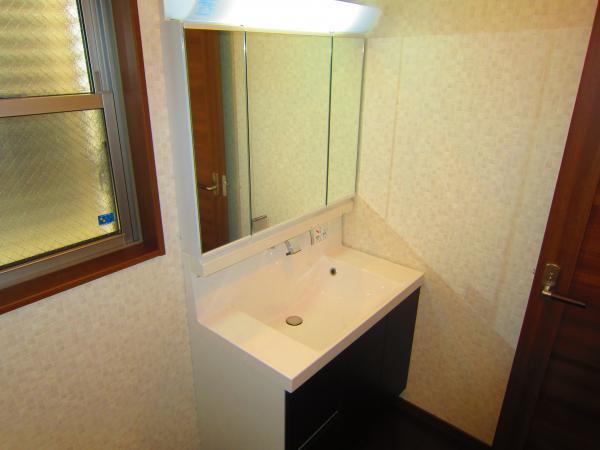 Wash basin, toilet. Receipt, You can use very convenient because you outta luck fogging.