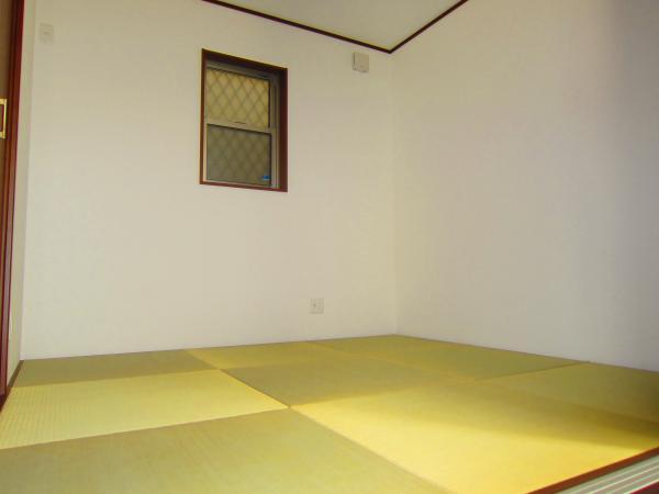 Non-living room. You're using the Ryukyu tatami. It is a Japanese-style room settle.
