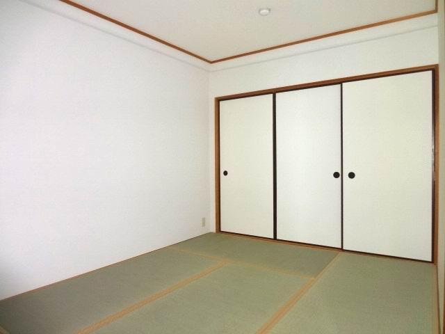 Non-living room. Japanese-style room 6 quires. With closet. tatami ・ Fusumaha is Kawasumi.
