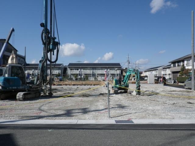 Local photos, including front road. 2013 November shooting