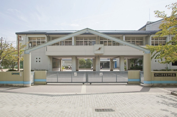 Ibukidai Junior High School (7 min walk / About 520m)