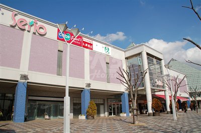 Shopping centre. Serio until the (shopping center) 713m