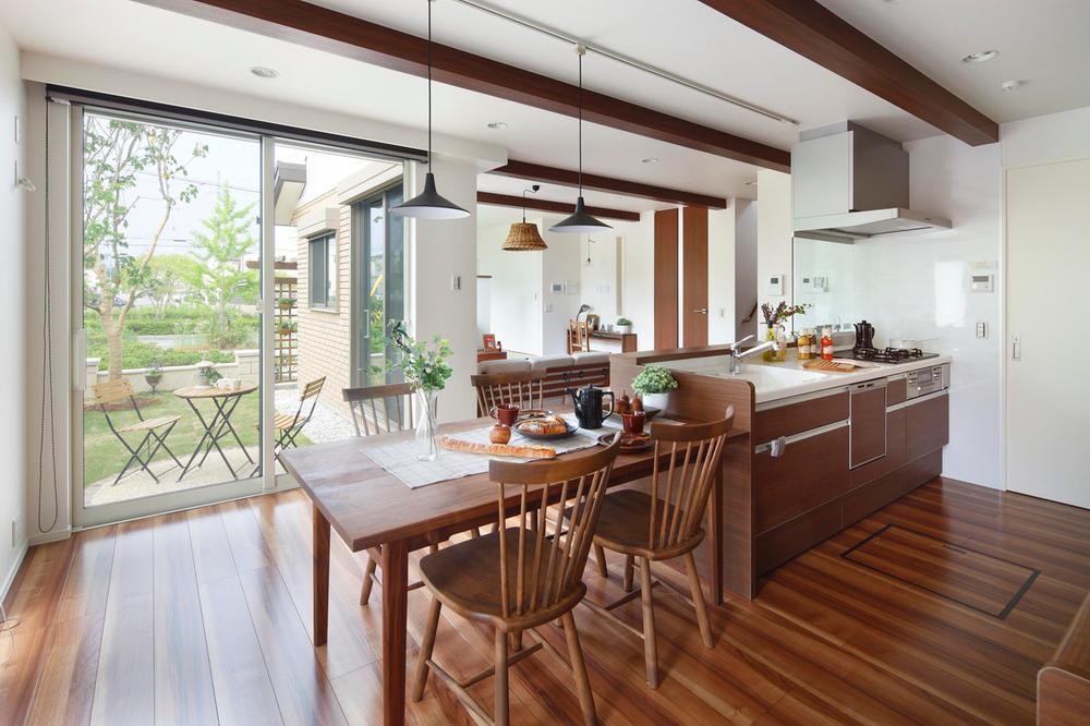Kitchen. The quick and smooth the housework. Space design to cherish the reunion of the family, "et Minowa Kitchen" (model house photo May 2012 shooting)