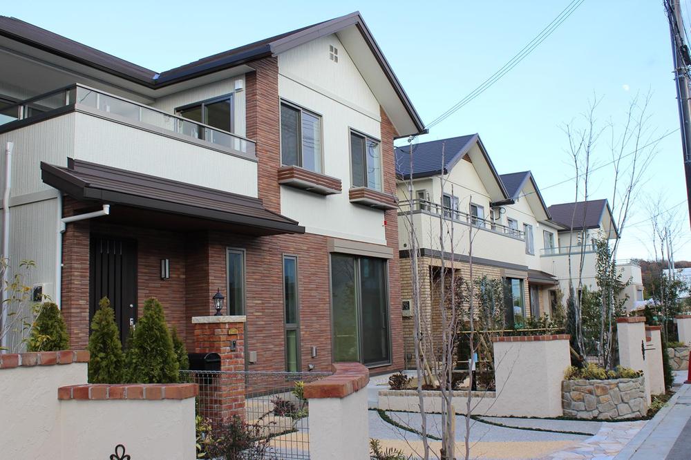 Local appearance photo. Among the downtown familiar feel of the "west Jinnan New Town", Healthy environment is spread place with a focus on elementary school. Our Toyota home, Horseman cherish with this great land, I worked on the creation of a new "home". (