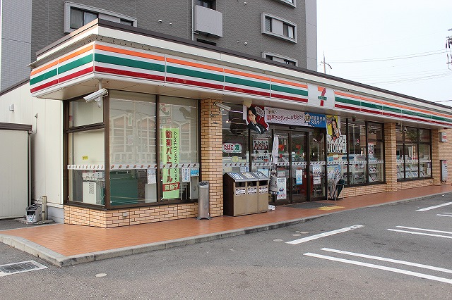 Convenience store. Seven-Eleven Kobe Ibukidainishi the town store (convenience store) up to 1549m