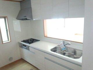 Kitchen. All sections, Adopt an easy-to-use counter kitchen. 