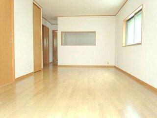 Living. 16.5 Pledge is a spacious living room