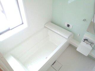 Bathroom. Spacious 1 pyeong type of bathroom, It is also easy your bathing with small children