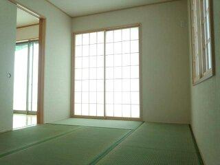 Non-living room. The Japanese-style room adjacent to the living room, It is variously useful as an extension of the drawing-room and living room