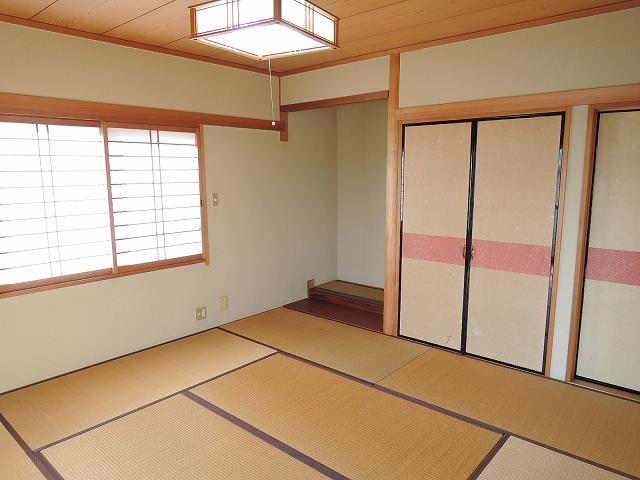 Non-living room. Is next to the living there is 8 quires Japanese-style room