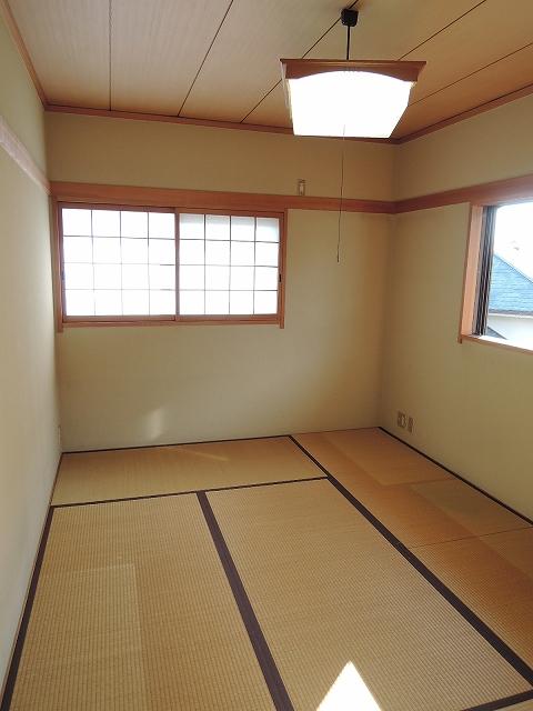 Non-living room. There are also 6 Pledge Japanese-style room on the second floor