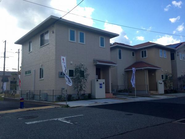 Local photos, including front road. North appearance