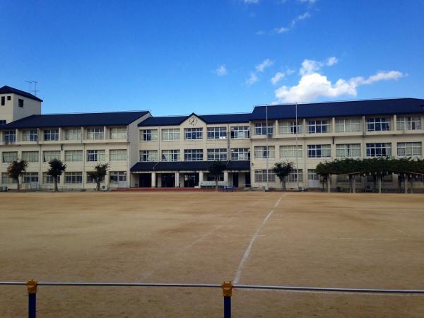 Primary school. Ikawadani until elementary school 1200m Ikawadani elementary school