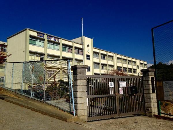 Junior high school. Ikawadani until junior high school 550m Ikawadani junior high school