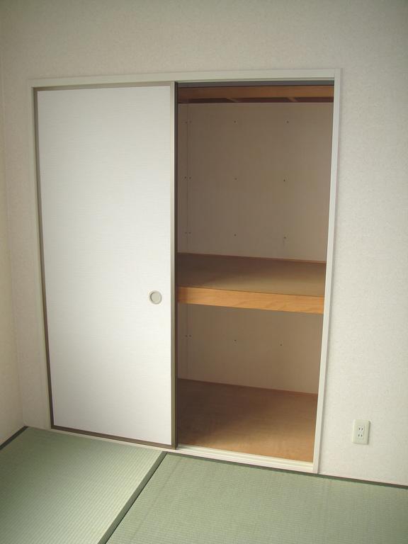 Receipt. Japanese-style room 2 ・ closet