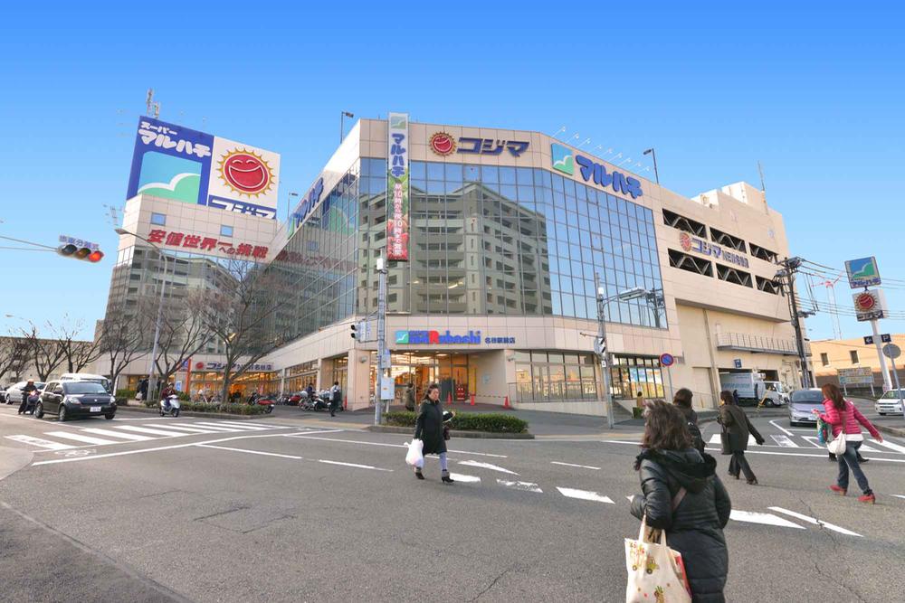 Shopping centre. Kojima & Maruhachi up to 3210m