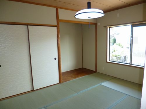 Other room space. 1 floor south is bright Japanese-style room of direction.