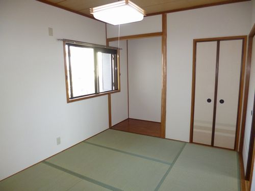 Other room space. The second floor north side Japanese-style room. Bright and airy good.