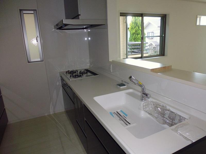 Kitchen. Dish washing and drying machine with system Kitchen! 