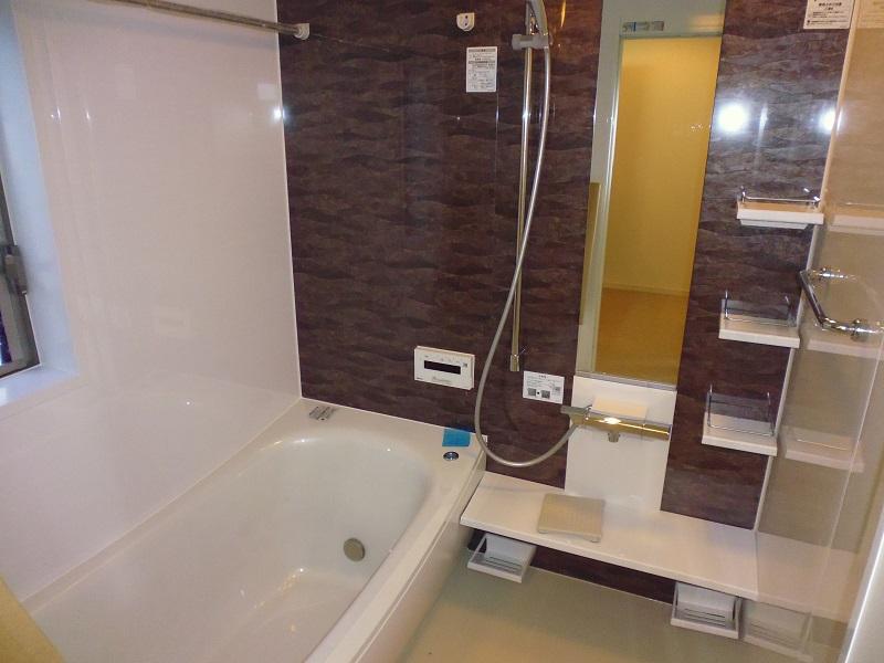 Bathroom. Unit bus with bathroom drying heating! 