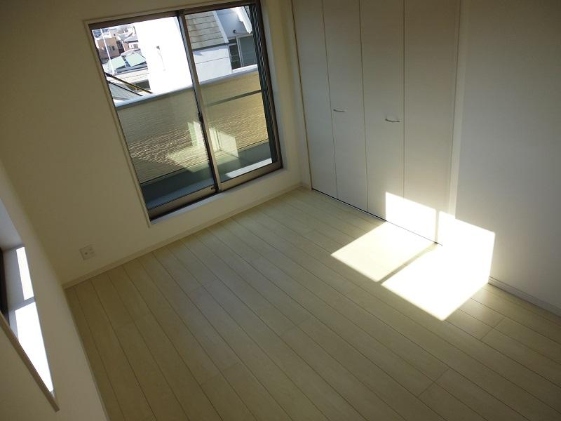 Non-living room. Sunny! 