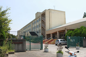 Junior high school. Manabiya to find the 630m of the future dream to Nagasaka junior high school