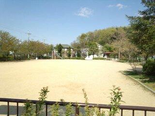 park. Sakuragaoka adjacent to the 160m subdivision to the park South Park