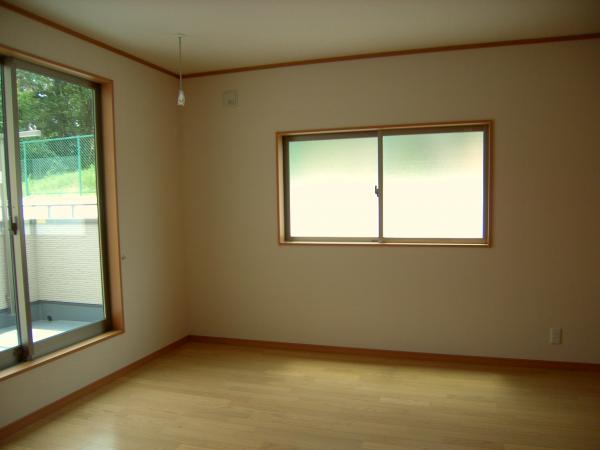 Non-living room. The bedrooms are spacious 8 pledge