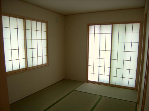 Non-living room. The Japanese-style room adjacent to the living room, It is variously useful as an extension of the drawing-room and living room