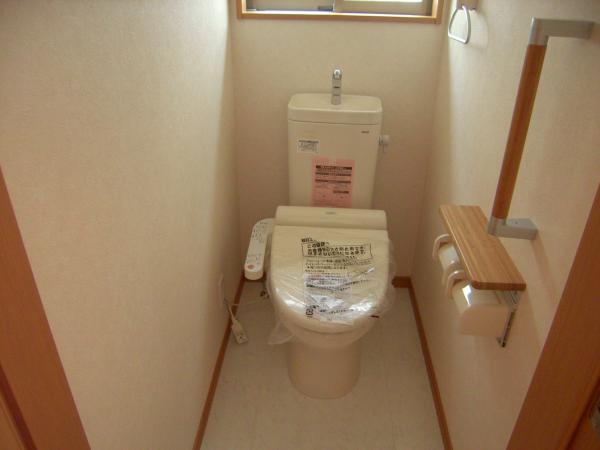 Toilet. 1st floor, 2 Kaitomo, Equipped with hot water shower toilet