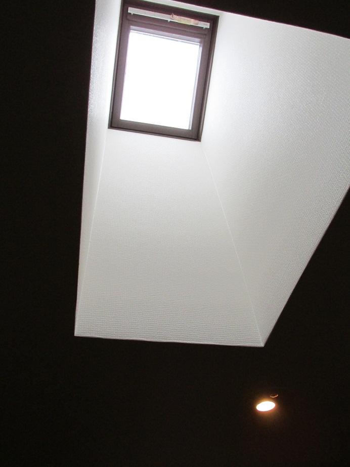 Other introspection. 2F is a skylight in the hall Hall is a bright Thanks to this