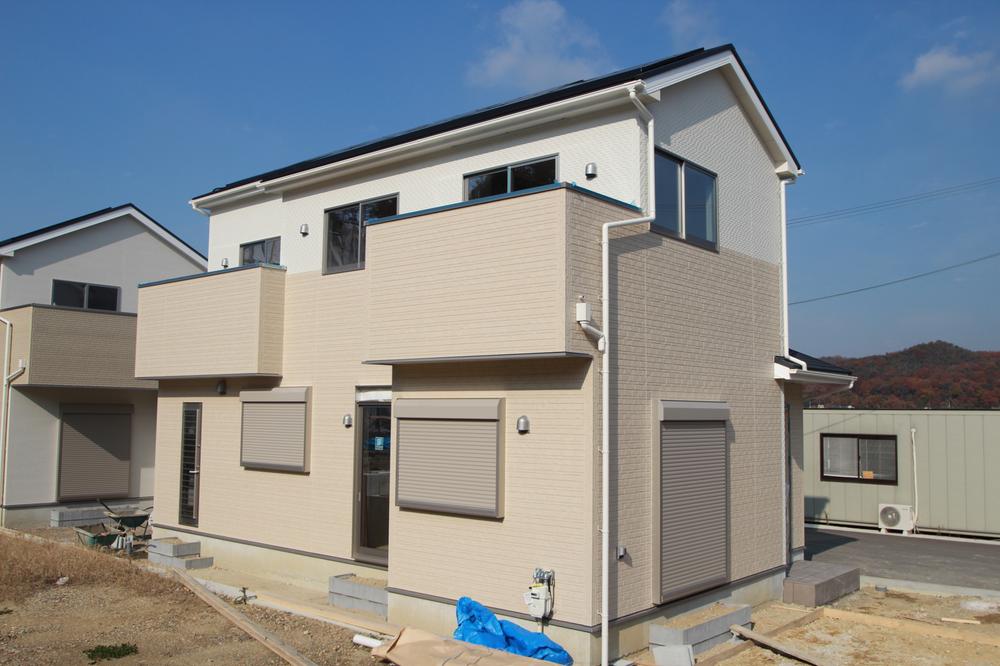 The ○ rich people's lives, The effect can be the city was born here. The house one by one is with a dream, Peace of mind ・ Consideration the safety, We propose. We understand that you surely convincing. Also safe road width also 6.0m and children. 