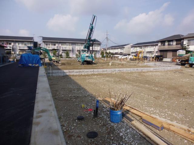 Local photos, including front road. Local (11 May 2013) Shooting