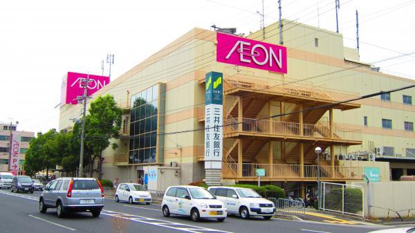 Shopping centre. 350m ion Shopping center
