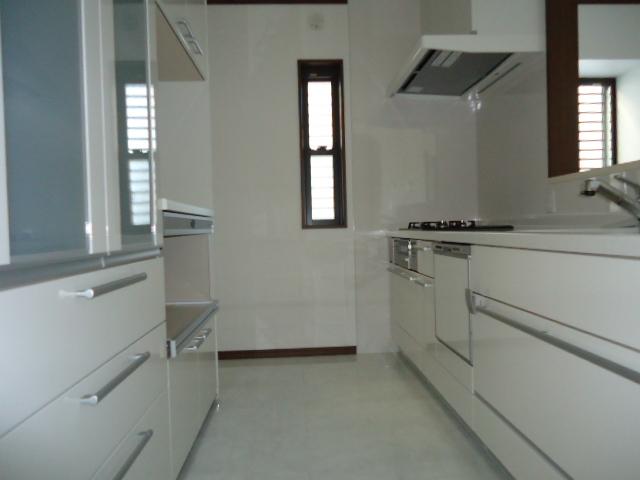 Kitchen. Local (September 21, 2013) Shooting