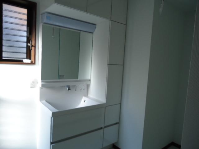 Wash basin, toilet. Local (September 21, 2013) Shooting