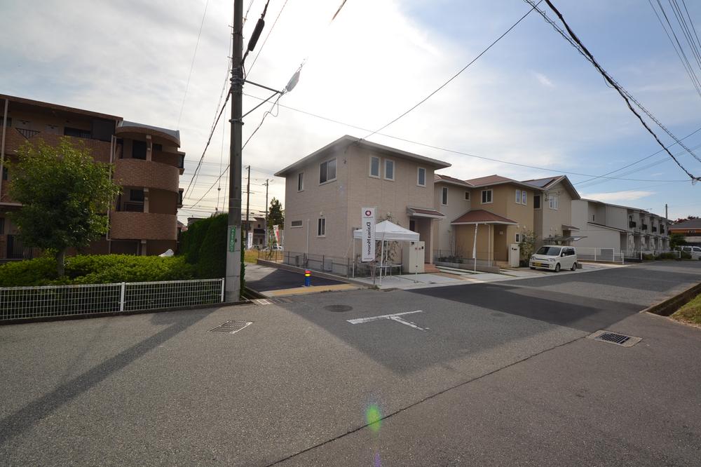 Local photos, including front road. Local (November 9, 2013) Shooting