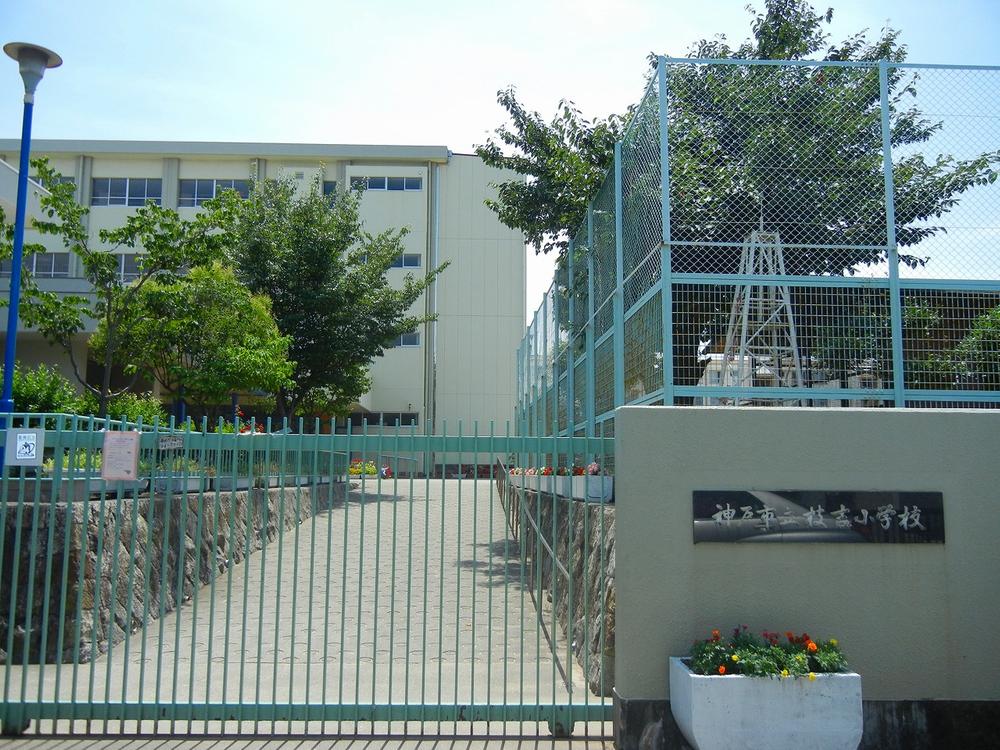 Primary school. 787m to Kobe Municipal Edayoshi Elementary School