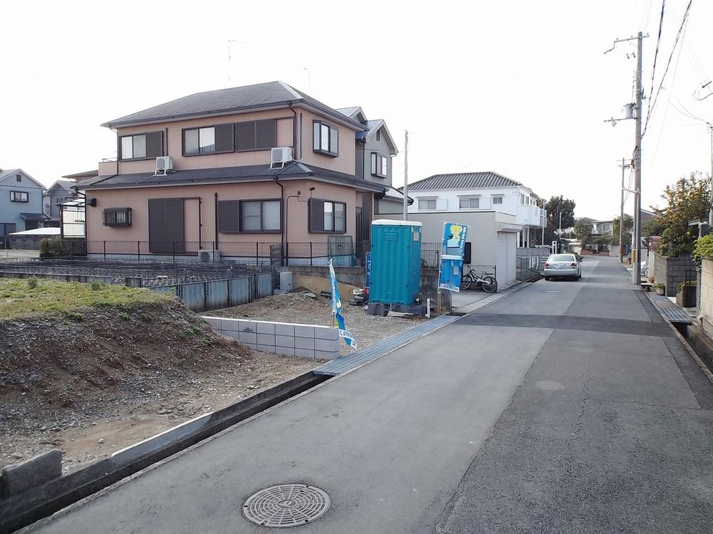 Local photos, including front road. Local (11 May 2013) Shooting