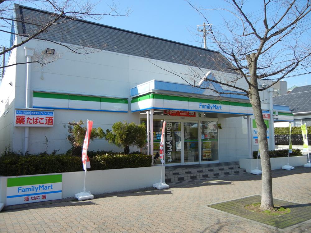 Convenience store. 714m to FamilyMart Kasuga Plaza store