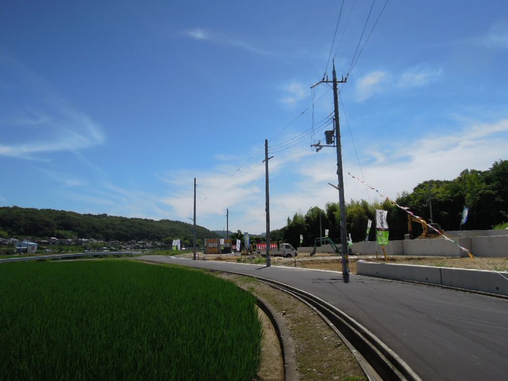 Local photos, including front road. Site (July 20, 2013) Shooting
