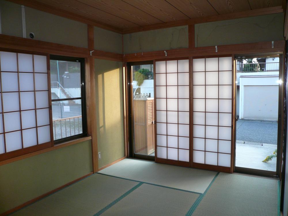 Non-living room. Facing south of bright Japanese-style room.