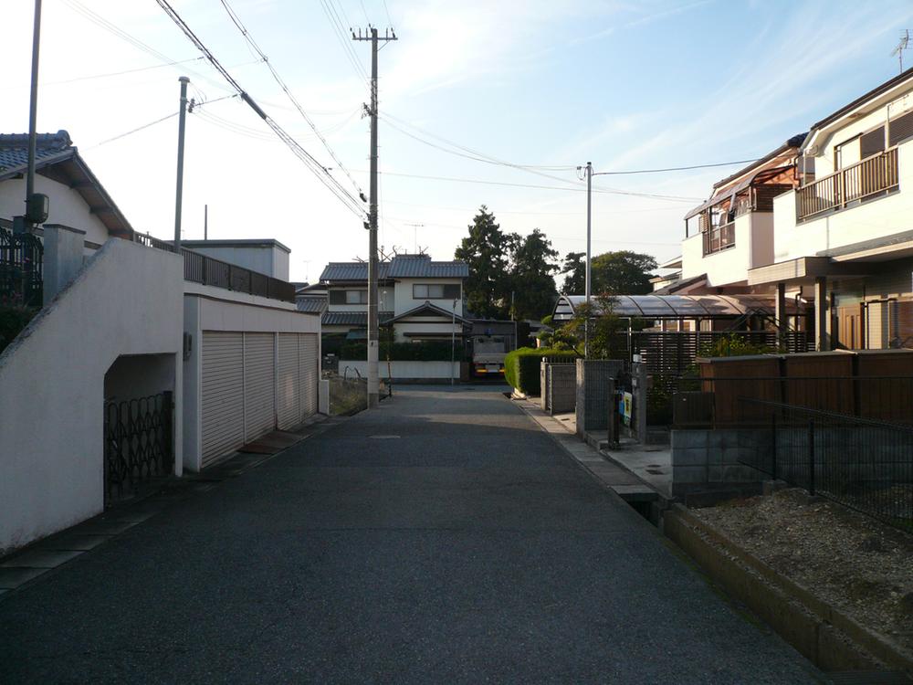 Local photos, including front road. Road width Spacious 6m.