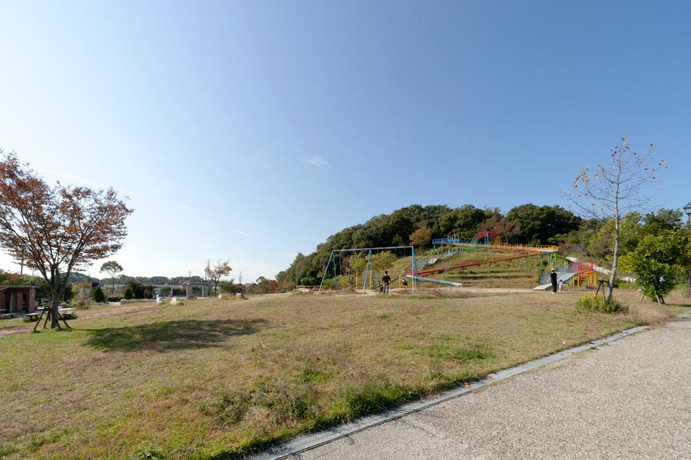 park. 280m until Ibukidaihigashi park