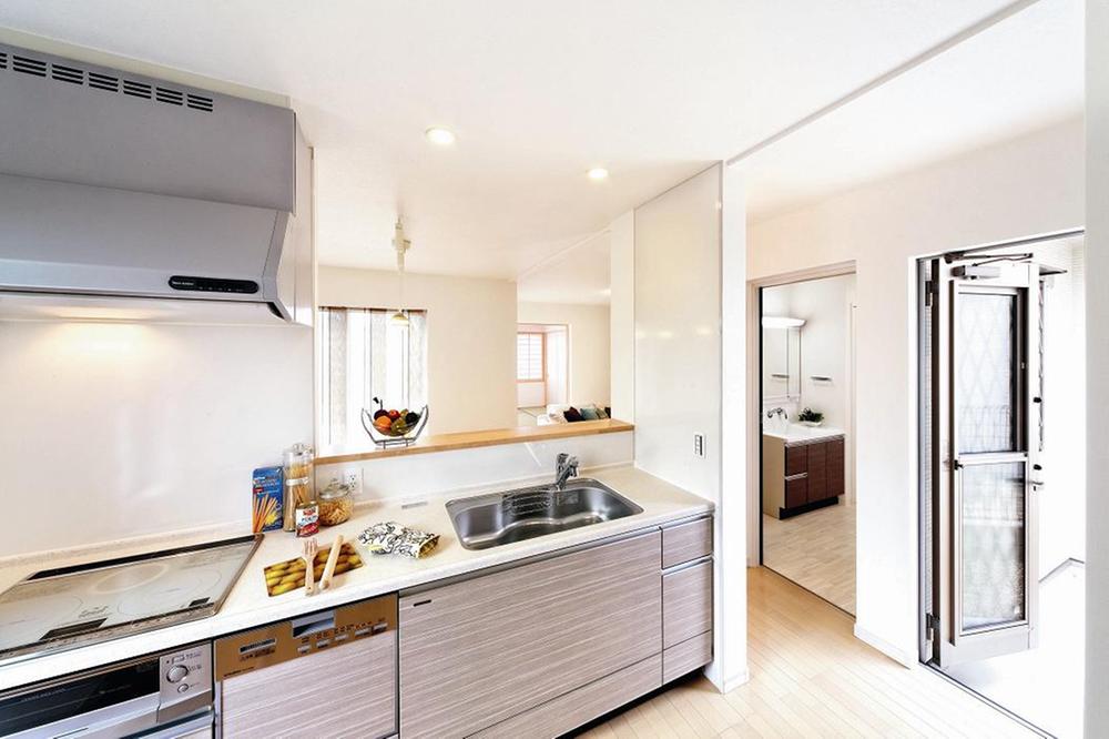 Kitchen. Clean kitchen of all-electric. Enamel kitchen panel, It is very convenient or stop the cooking Rishipi a magnet. 