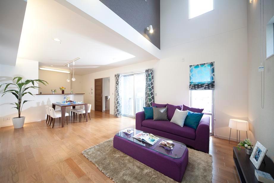 Living. Living there is a blow-by. It is not taking the sunshine with plenty, Carousel exudes a bright and soft atmosphere. 