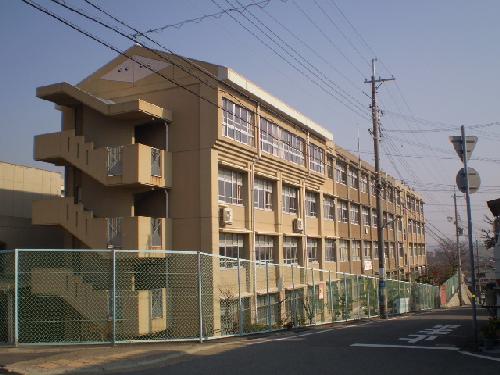 Junior high school. Otsukadai 140m until junior high school (junior high school)