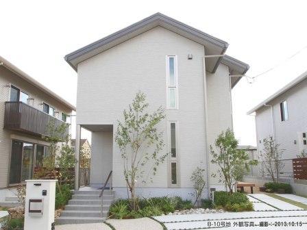 Local appearance photo.  ■ B-10 issue areas "5LDK you cherish the family of the personality of the house. "