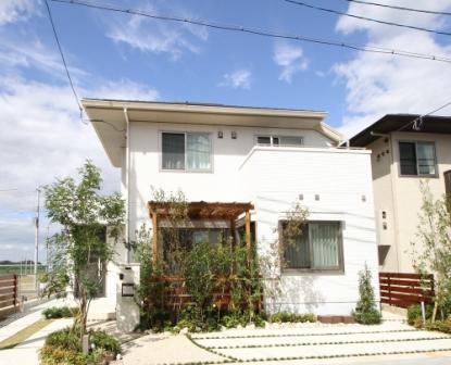 Local appearance photo.  ■ C-5 issue areas "of peaceful space of natural taste home. "