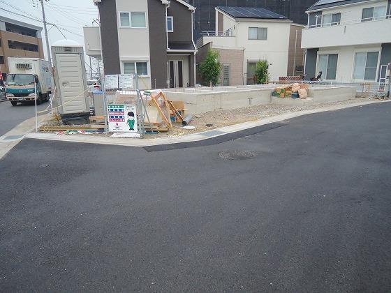 Local photos, including front road. Local (11 May 2013) Shooting